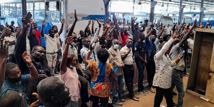 Reconduite d'une grève par les syndicats de l'Éducation nationale en novembre 2021 à Libreville © 2021 D.R./INFO241