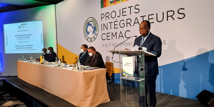 C Mouamba, premier ministre représentant du chef de l'Etat congolais, président dédié du PREF Cemac prononçant le discours d'ouverture en 2020 © Droits réservés