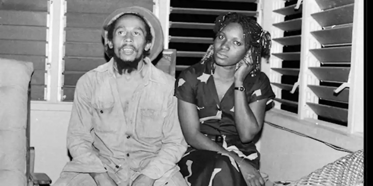 Bob Marley et Pascaline Bongo, quelques mois avant la mort du chanteur en mai 1981.
© (Photo Lindsay Donald)