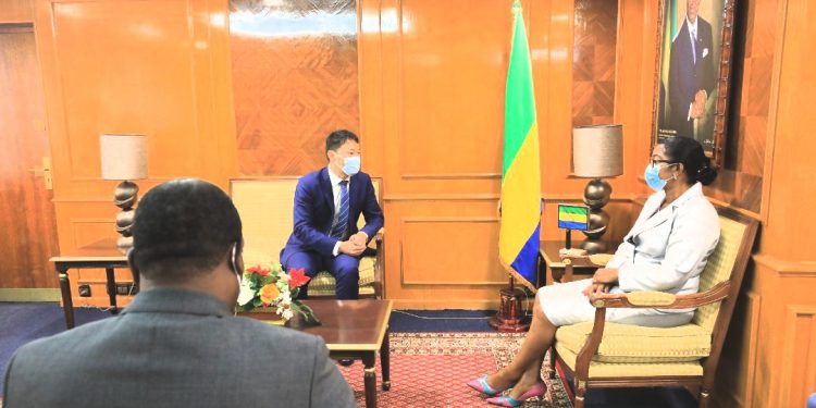 Selon le chef du Gouvernement : « Le Gabon est ouvert aux investisseurs internationaux, qui innovent et créent des emplois ». © D.R.