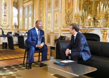 Tête-à-tête entre Emmanuel Macron et Ali Bongo Ondimba le vendredi 12 novembre 2021 au Palais de l'Elysée à Paris © DR