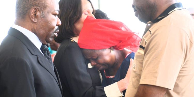 Naufrage du navire Esther Miracle | Ali Bongo Ondimba et Sylvia au chevet des familles. © DR.