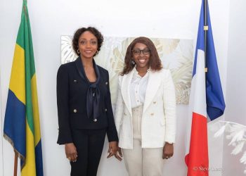 Liliane Massala hôte de Laurence Ndong à l'ambassade du Gabon en France / Crédit photo : Ambassade du Gabon en France.